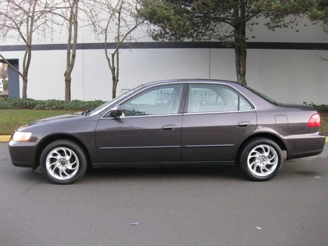1998 Honda Accord LX 4Dr / 4-Cyl / Auto / Always Serviced / Clean!   - Photo 3 - Portland, OR 97217