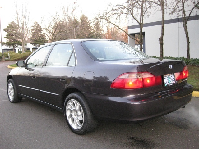1998 Honda Accord LX 4Dr / 4-Cyl / Auto / Always Serviced / Clean!   - Photo 4 - Portland, OR 97217