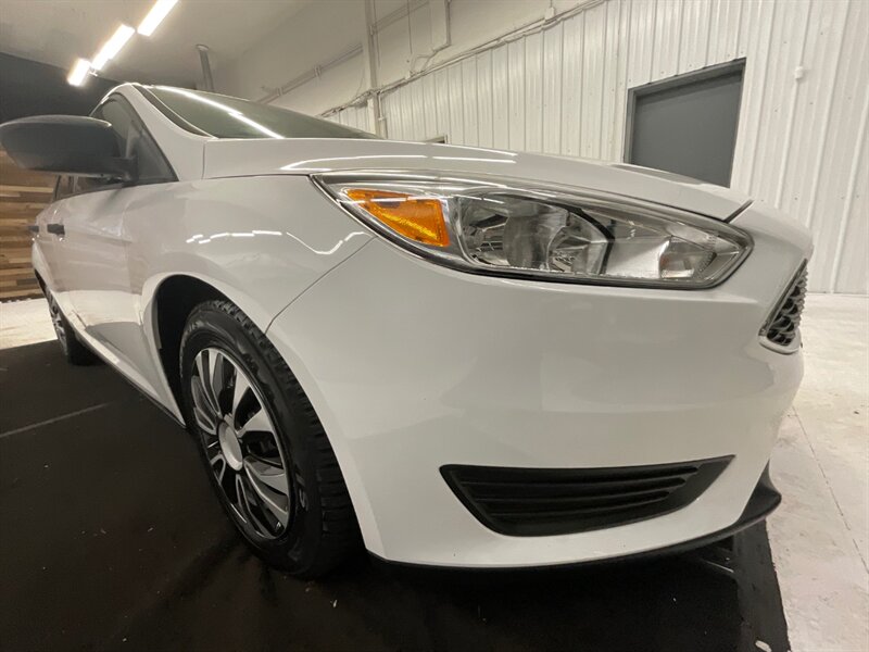 2016 Ford Focus S Sedan 4Dr / 2.0L 4Cyl / Backup Cam/ 59,000 MILES  / Excellent condition / LOW MILES / GAS SAVER - Photo 10 - Gladstone, OR 97027