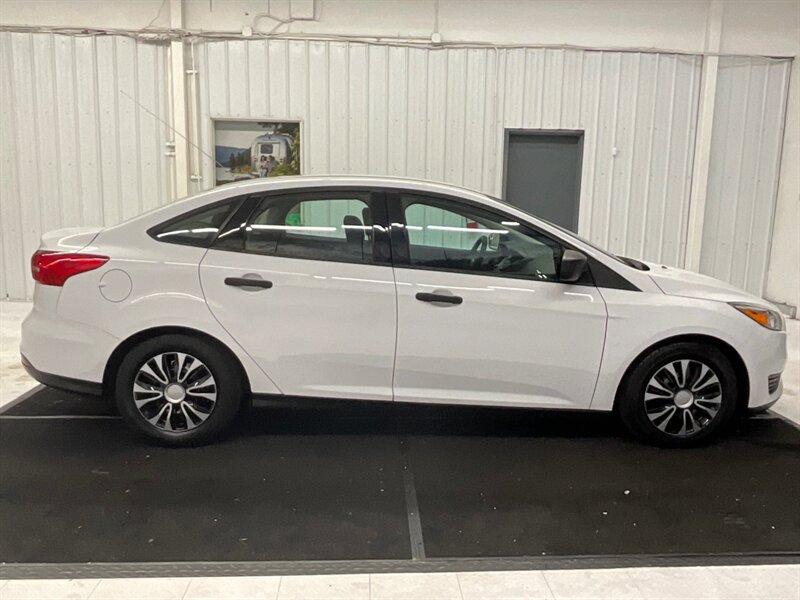 2016 Ford Focus S Sedan 4Dr / 2.0L 4Cyl / Backup Cam/ 59,000 MILES  / Excellent condition / LOW MILES / GAS SAVER - Photo 4 - Gladstone, OR 97027