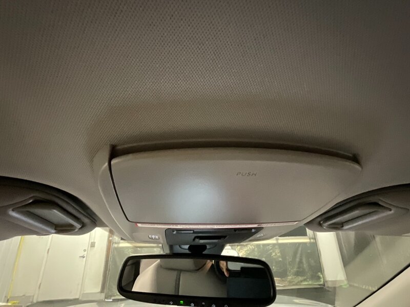 2019 Toyota Camry SE Sedan / 2.5L 4Cyl / Backup Cam / 14,000 MILES  LOCAL CAR / SHARP & CLEAN !! - Photo 29 - Gladstone, OR 97027
