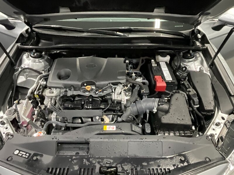 2019 Toyota Camry SE Sedan / 2.5L 4Cyl / Backup Cam / 14,000 MILES  LOCAL CAR / SHARP & CLEAN !! - Photo 34 - Gladstone, OR 97027