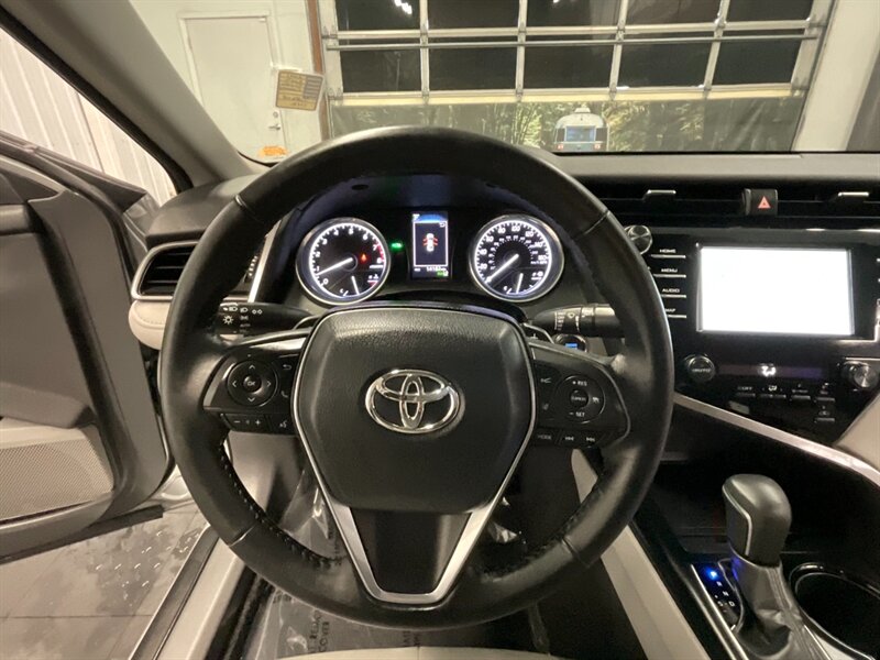 2019 Toyota Camry SE Sedan / 2.5L 4Cyl / Backup Cam / 14,000 MILES  LOCAL CAR / SHARP & CLEAN !! - Photo 27 - Gladstone, OR 97027