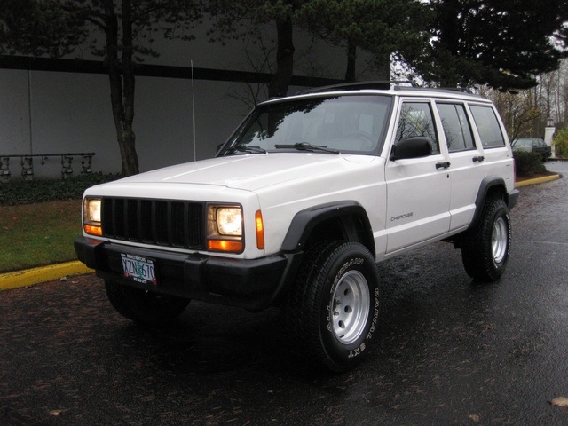 1998 Jeep Cherokee Classic SUV 4X4 / In-Line 6-Cylinder / Clean Title   - Photo 1 - Portland, OR 97217