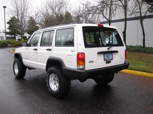 1998 Jeep Cherokee Classic SUV 4X4 / In-Line 6-Cylinder / Clean Title   - Photo 4 - Portland, OR 97217