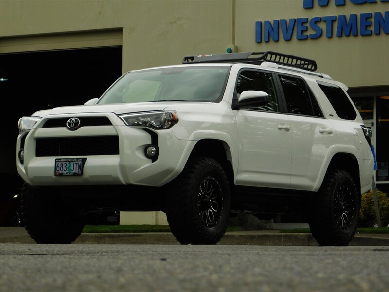 2017 Toyota 4Runner SR5 4X4 Sport Utility / 3RD SEAT / 1-Owner/ LIFTED   - Photo 1 - Portland, OR 97217
