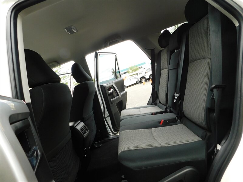 2017 Toyota 4Runner SR5 4X4 Sport Utility / 3RD SEAT / 1-Owner/ LIFTED - Photo 15 - Portland, OR 97217