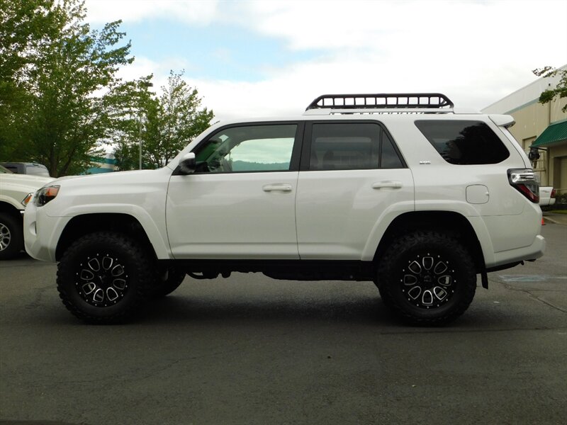 2017 Toyota 4Runner SR5 4X4 Sport Utility / 3RD SEAT / 1-Owner/ LIFTED   - Photo 3 - Portland, OR 97217