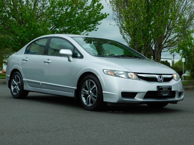 2011 Honda Civic LX  4DR Sedan 1-Owner / Premium Wheels / 81,000 Miles - Photo 2 - Portland, OR 97217