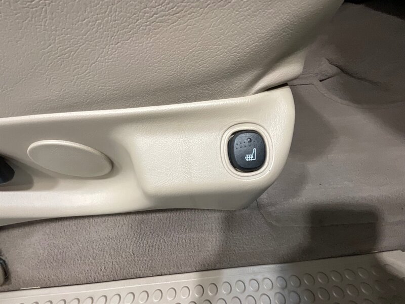 2001 Ford F-250 Lariat 7.3L DIESEL 4X4 / LIFTED w.37inc MUD TIRES / LONG BED / ZERO RUST / LEATEHR HEATED SEATS - Photo 18 - Gladstone, OR 97027