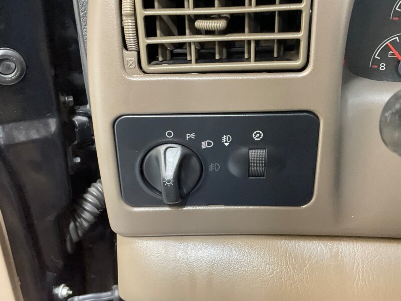 2001 Ford F-250 Lariat 7.3L DIESEL 4X4 / LIFTED w.37inc MUD TIRES / LONG BED / ZERO RUST / LEATEHR HEATED SEATS - Photo 40 - Gladstone, OR 97027