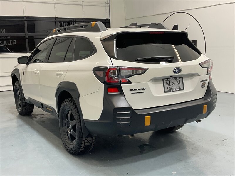 2022 Subaru Outback Wilderness Wagon AWD / Sunroof / Leather / 1-OWNER / Navi & Camera / Leather heated Seats - Photo 8 - Gladstone, OR 97027