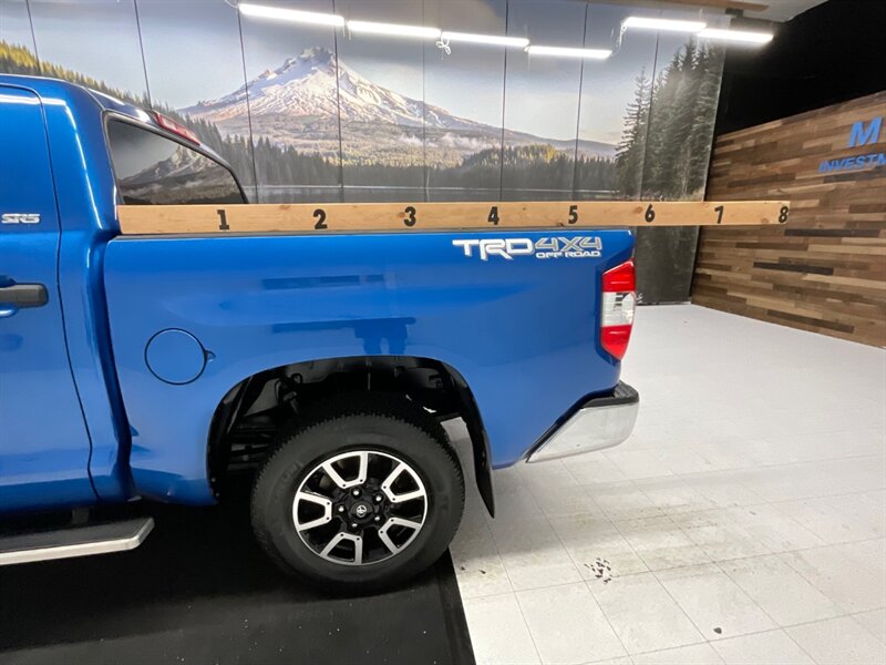 2016 Toyota Tundra TRD OFF RD CrewMax 4X4 / 5.7L V8 /Leather/ 1-OWNER  /Backup Camera / LOCAL OREGON TRUCK / RUST FREE / LEATHER SEATS / 85,000 MILES - Photo 11 - Gladstone, OR 97027