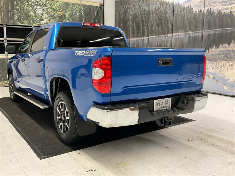2016 Toyota Tundra TRD OFF RD CrewMax 4X4 / 5.7L V8 /Leather/ 1-OWNER  /Backup Camera / LOCAL OREGON TRUCK / RUST FREE / LEATHER SEATS / 85,000 MILES - Photo 8 - Gladstone, OR 97027