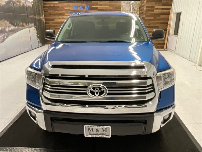 2016 Toyota Tundra TRD OFF RD CrewMax 4X4 / 5.7L V8 /Leather/ 1-OWNER  /Backup Camera / LOCAL OREGON TRUCK / RUST FREE / LEATHER SEATS / 85,000 MILES - Photo 5 - Gladstone, OR 97027