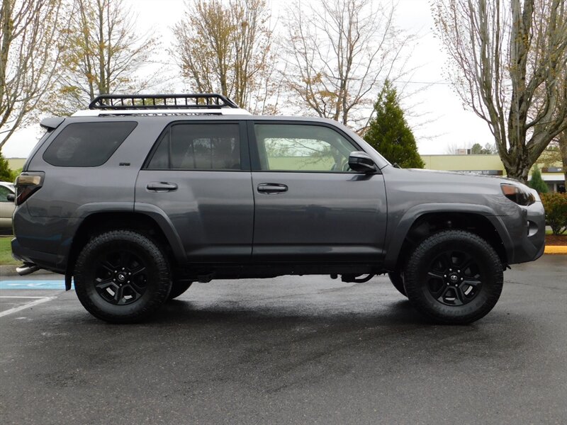 2016 Toyota 4Runner SR5 4WD / Backup Camera / LIFTED LIFTED   - Photo 4 - Portland, OR 97217