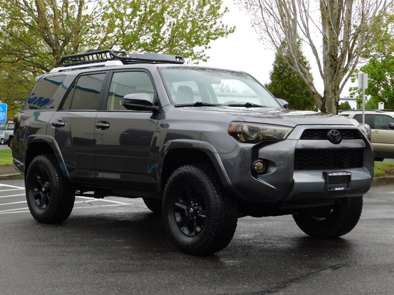 2016 Toyota 4Runner SR5 4WD / Backup Camera / LIFTED LIFTED   - Photo 2 - Portland, OR 97217