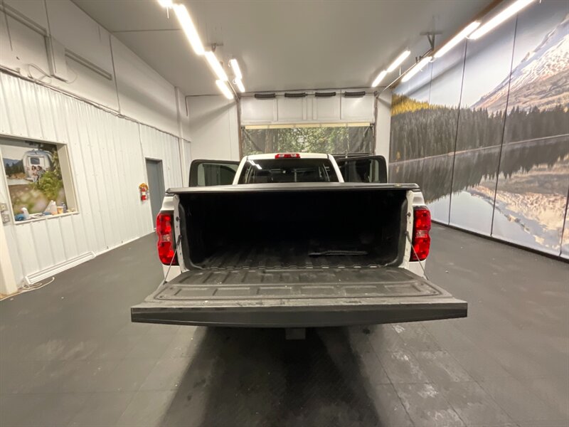 2017 Chevrolet Silverado 1500 LT Crew Cab 4X4 / 5.3L V8 / Leather / LONG BED 6.5  Leather & Heated Seats / Backup Camera / SUPER CLEAN / 75,000 MILES - Photo 35 - Gladstone, OR 97027