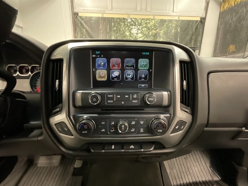 2017 Chevrolet Silverado 1500 LT Crew Cab 4X4 / 5.3L V8 / Leather / LONG BED 6.5  Leather & Heated Seats / Backup Camera / SUPER CLEAN / 75,000 MILES - Photo 16 - Gladstone, OR 97027