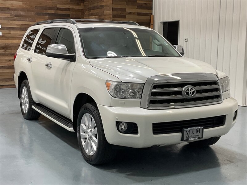 2013 Toyota Sequoia Platinum 4X4 / 5.7L V8 / DVD / NEW TIRES  / Leather w. Heated & Cooled Seats /Captain Chairs / Heated Rear seats / Navigation & Backup Camera / ZERO RUST
