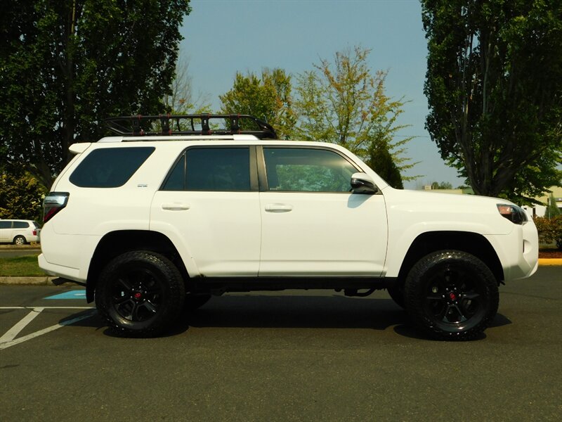 2015 Toyota 4Runner SR5 Premium 4X4 / Leather / 3RD SEAT / LIFTED   - Photo 4 - Portland, OR 97217