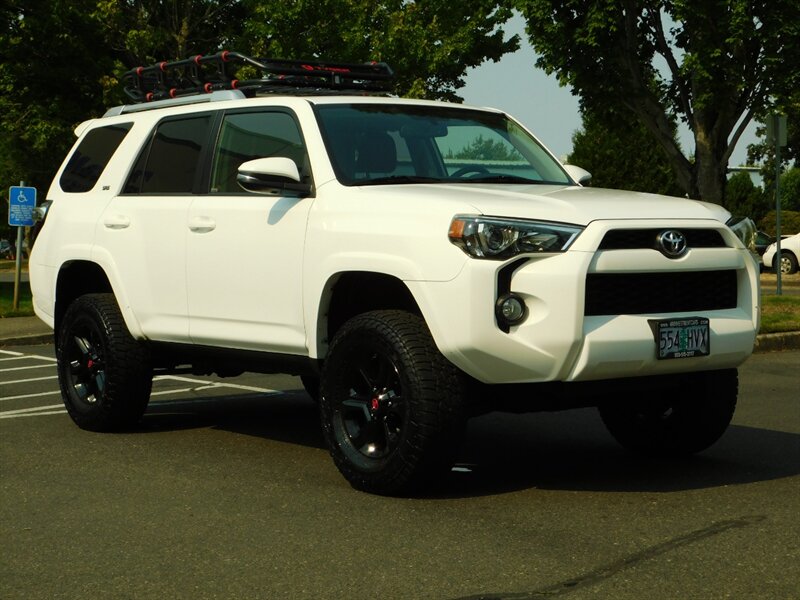2015 Toyota 4Runner SR5 Premium 4X4 / Leather / 3RD SEAT / LIFTED   - Photo 2 - Portland, OR 97217
