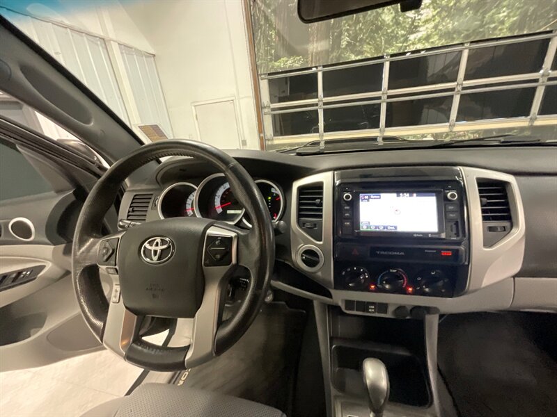 2015 Toyota Tacoma V6 TRD SPORT 4X4 / 6-INC LIFT w. NEW TIRES  / RUST FREE / LOCAL TRUCK / Navigation & Camera / GRILL GUARD / SHARP!! - Photo 19 - Gladstone, OR 97027