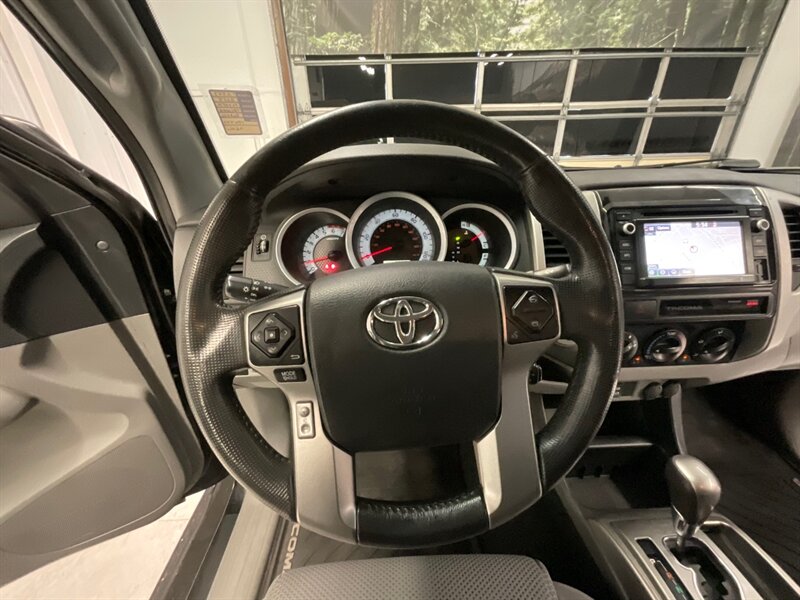 2015 Toyota Tacoma V6 TRD SPORT 4X4 / 6-INC LIFT w. NEW TIRES  / RUST FREE / LOCAL TRUCK / Navigation & Camera / GRILL GUARD / SHARP!! - Photo 40 - Gladstone, OR 97027