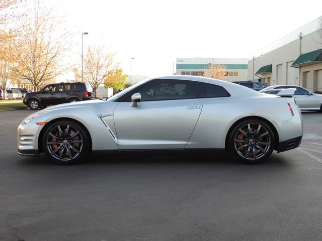 2015 Nissan GT-R Premium / Coupe Twin Turbo / 1-OWNER / 10K MILES   - Photo 3 - Portland, OR 97217