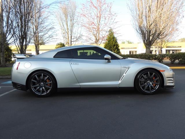 2015 Nissan GT-R Premium / Coupe Twin Turbo / 1-OWNER / 10K MILES   - Photo 4 - Portland, OR 97217