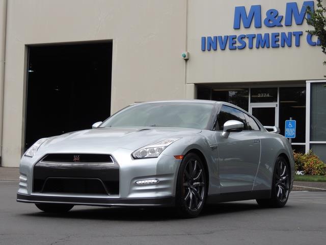 2015 Nissan GT-R Premium / Coupe Twin Turbo / 1-OWNER / 10K MILES   - Photo 1 - Portland, OR 97217