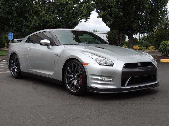 2015 Nissan GT-R Premium / Coupe Twin Turbo / 1-OWNER / 10K MILES   - Photo 2 - Portland, OR 97217