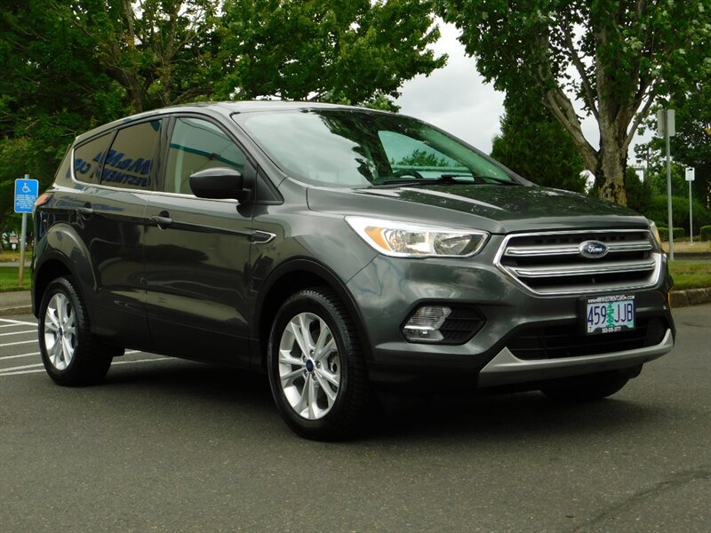 2017 Ford Escape SE / AWD / 1-OWNER / Backup Camera / Excel Cond - Photo 2 - Portland, OR 97217