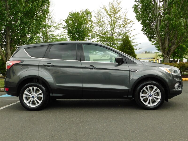 2017 Ford Escape SE / AWD / 1-OWNER / Backup Camera / Excel Cond - Photo 4 - Portland, OR 97217