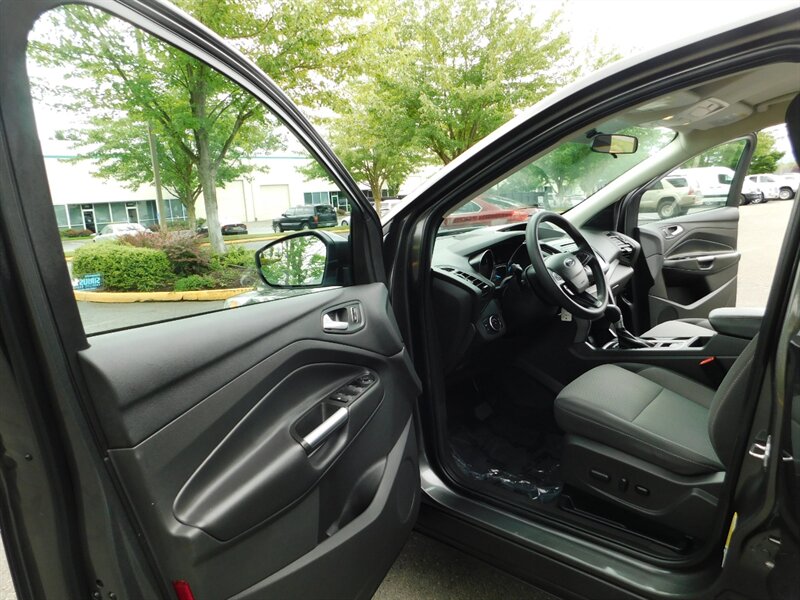 2017 Ford Escape SE / AWD / 1-OWNER / Backup Camera / Excel Cond - Photo 9 - Portland, OR 97217