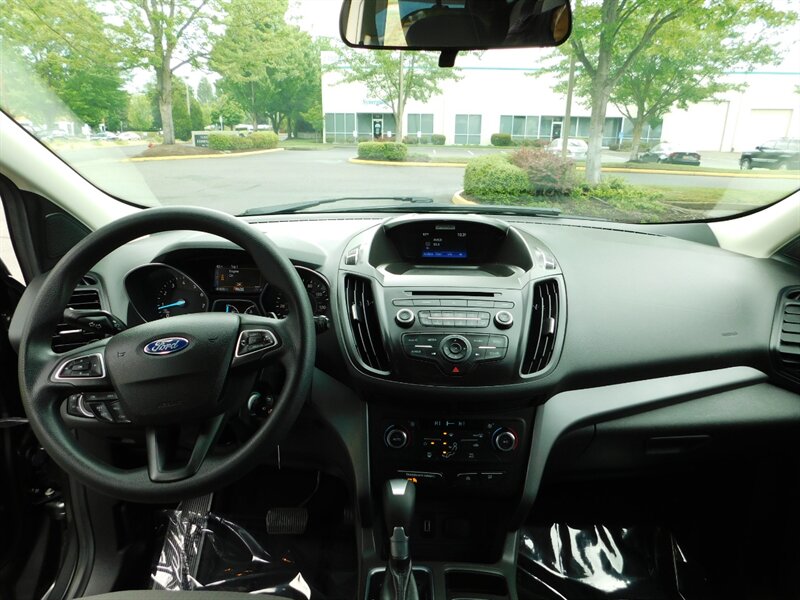 2017 Ford Escape SE / AWD / 1-OWNER / Backup Camera / Excel Cond - Photo 35 - Portland, OR 97217