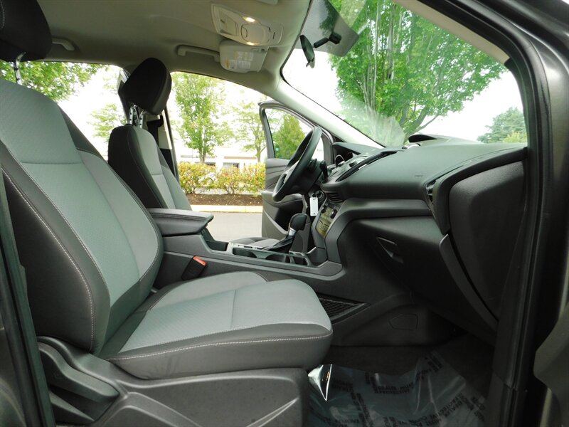 2017 Ford Escape SE / AWD / 1-OWNER / Backup Camera / Excel Cond - Photo 13 - Portland, OR 97217