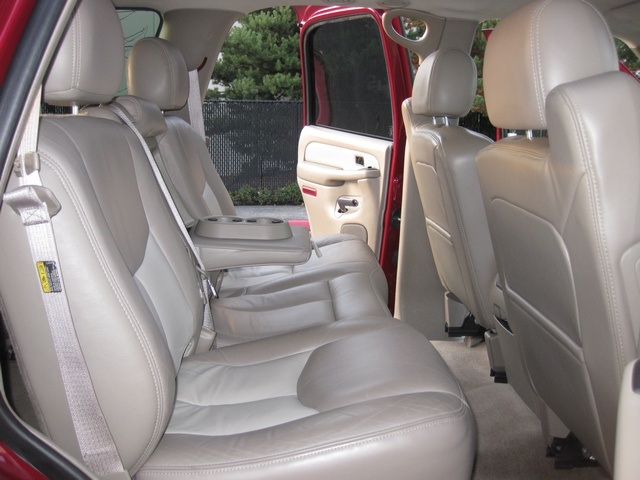 2004 GMC Yukon Denali AWD *3RD Seat* NAVIGATION *1-Owner*   - Photo 44 - Portland, OR 97217