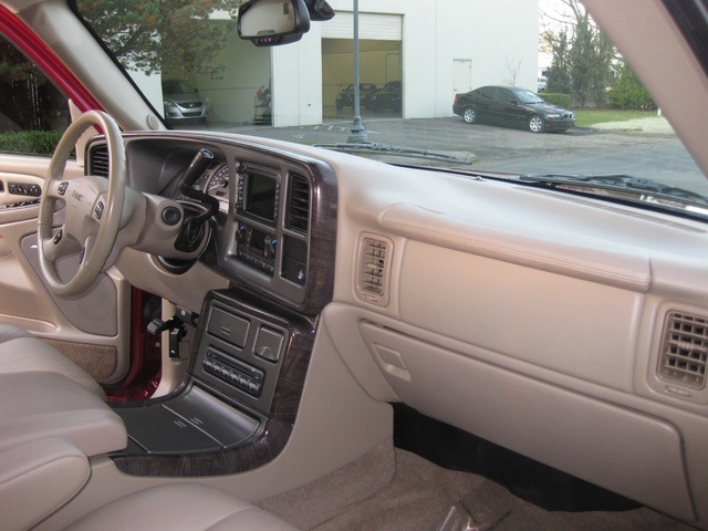 2004 GMC Yukon Denali AWD *3RD Seat* NAVIGATION *1-Owner*   - Photo 47 - Portland, OR 97217