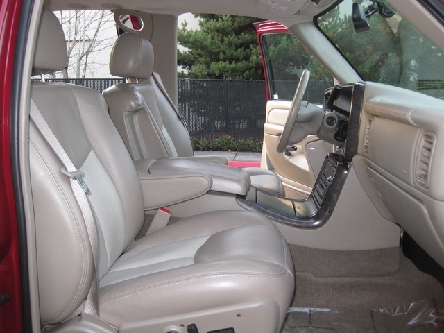 2004 GMC Yukon Denali AWD *3RD Seat* NAVIGATION *1-Owner*   - Photo 46 - Portland, OR 97217
