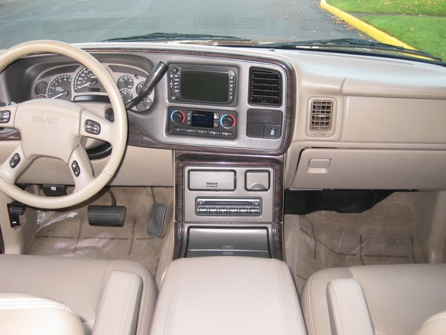 2004 GMC Yukon Denali AWD *3RD Seat* NAVIGATION *1-Owner*   - Photo 49 - Portland, OR 97217