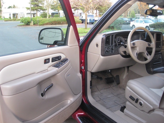 2004 GMC Yukon Denali AWD *3RD Seat* NAVIGATION *1-Owner*   - Photo 33 - Portland, OR 97217