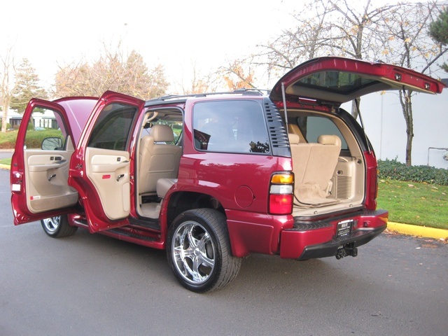 2004 GMC Yukon Denali AWD *3RD Seat* NAVIGATION *1-Owner*   - Photo 28 - Portland, OR 97217
