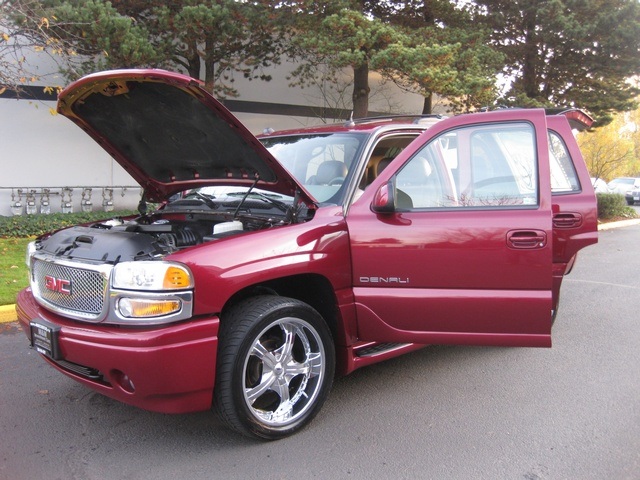 2004 GMC Yukon Denali AWD *3RD Seat* NAVIGATION *1-Owner*   - Photo 26 - Portland, OR 97217