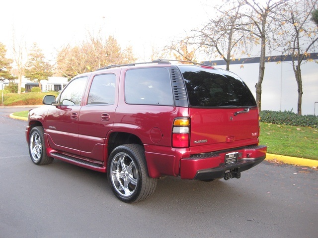 2004 GMC Yukon Denali AWD *3RD Seat* NAVIGATION *1-Owner*   - Photo 4 - Portland, OR 97217