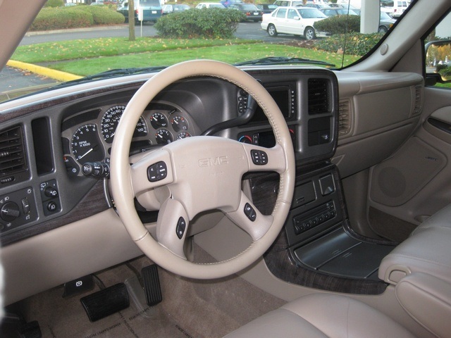 2004 GMC Yukon Denali AWD *3RD Seat* NAVIGATION *1-Owner*   - Photo 48 - Portland, OR 97217