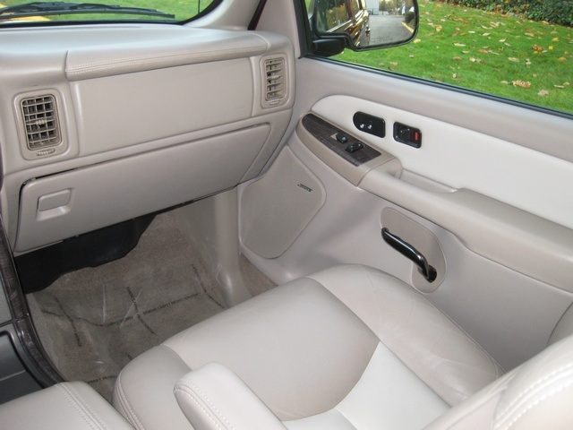 2004 GMC Yukon Denali AWD *3RD Seat* NAVIGATION *1-Owner*   - Photo 51 - Portland, OR 97217