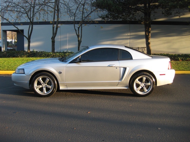 2004 Ford Mustang Coupe 40TH Anniversary *5-SPEED MANUAL*. Clean!!   - Photo 3 - Portland, OR 97217