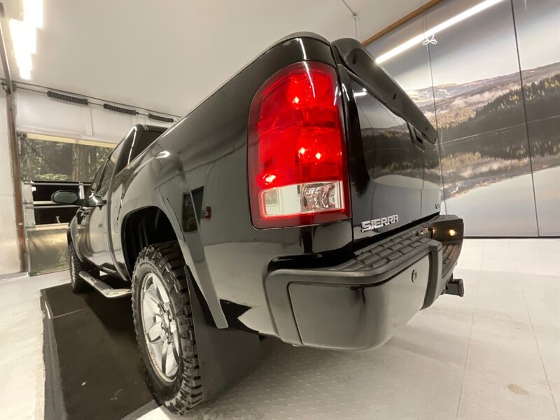 2013 GMC Sierra 1500 SLT Crew Cab 4X4 / 6.2L V8 / Leather / Sunroof  / Heated Seats / ALL TERRAIN PKG / Z-71 OFF RD / 86,000 MILES - Photo 11 - Gladstone, OR 97027