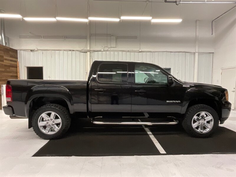 2013 GMC Sierra 1500 SLT Crew Cab 4X4 / 6.2L V8 / Leather / Sunroof  / Heated Seats / ALL TERRAIN PKG / Z-71 OFF RD / 86,000 MILES - Photo 4 - Gladstone, OR 97027